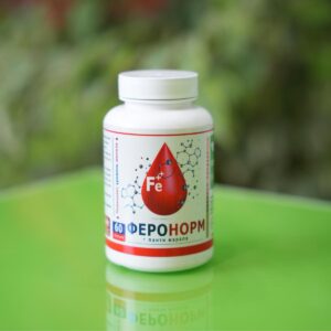 na slici se nalazi preparat feronorm za povećanje gvožđa u krvi. Preparat se nalazi na zelenom staklenom stolu