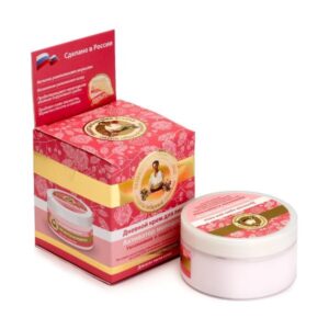 roze pakovanje naspram kutije dnevne kreme za lice brenda "Recepti bake Agafije", 100ml